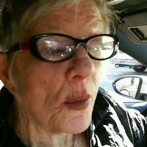 Meet your Posher, Joni